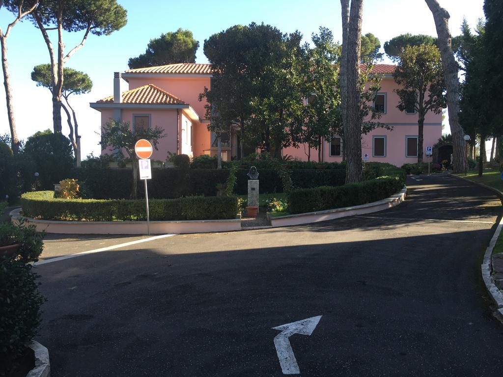 Casa Nostra Signora Hotel Isola Farnese ภายนอก รูปภาพ