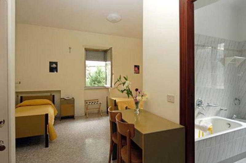 Casa Nostra Signora Hotel Isola Farnese ภายนอก รูปภาพ
