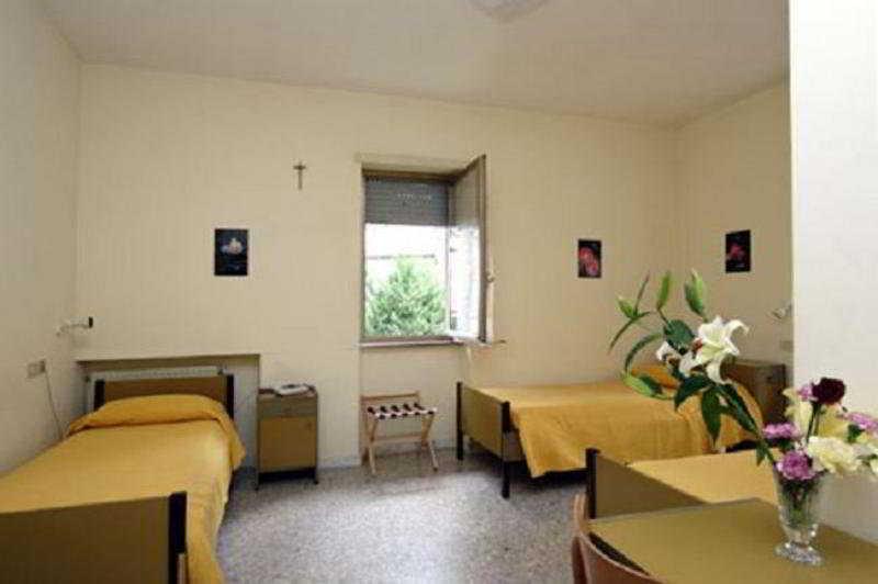 Casa Nostra Signora Hotel Isola Farnese ภายนอก รูปภาพ