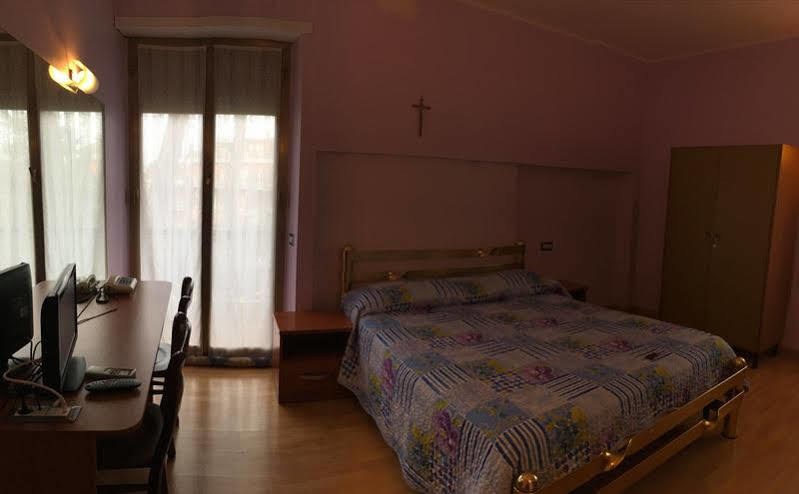 Casa Nostra Signora Hotel Isola Farnese ภายนอก รูปภาพ